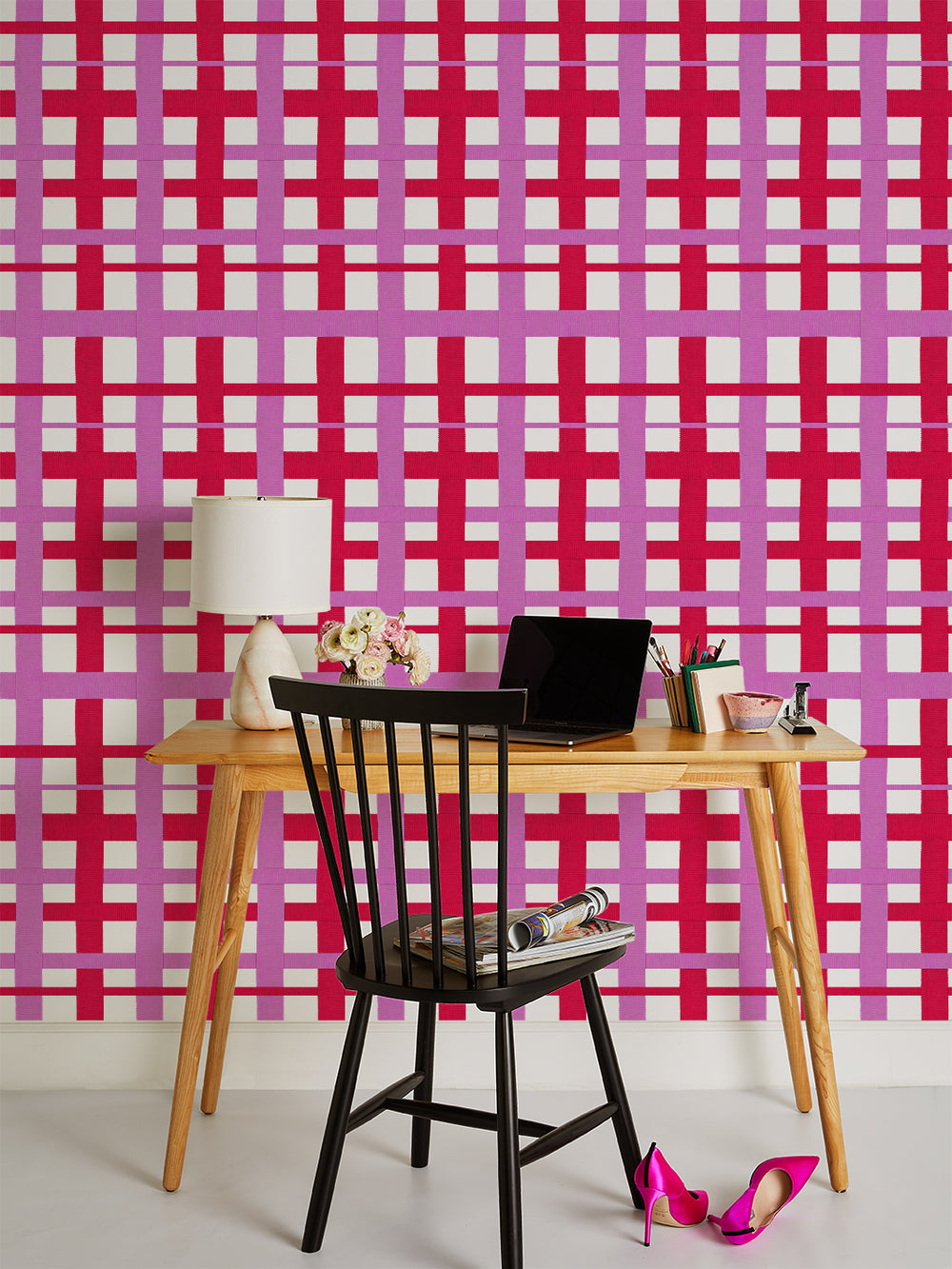 crosstown-plain-on-white-wallpaper-by-sarah-jessica-parker-geranium-lilac