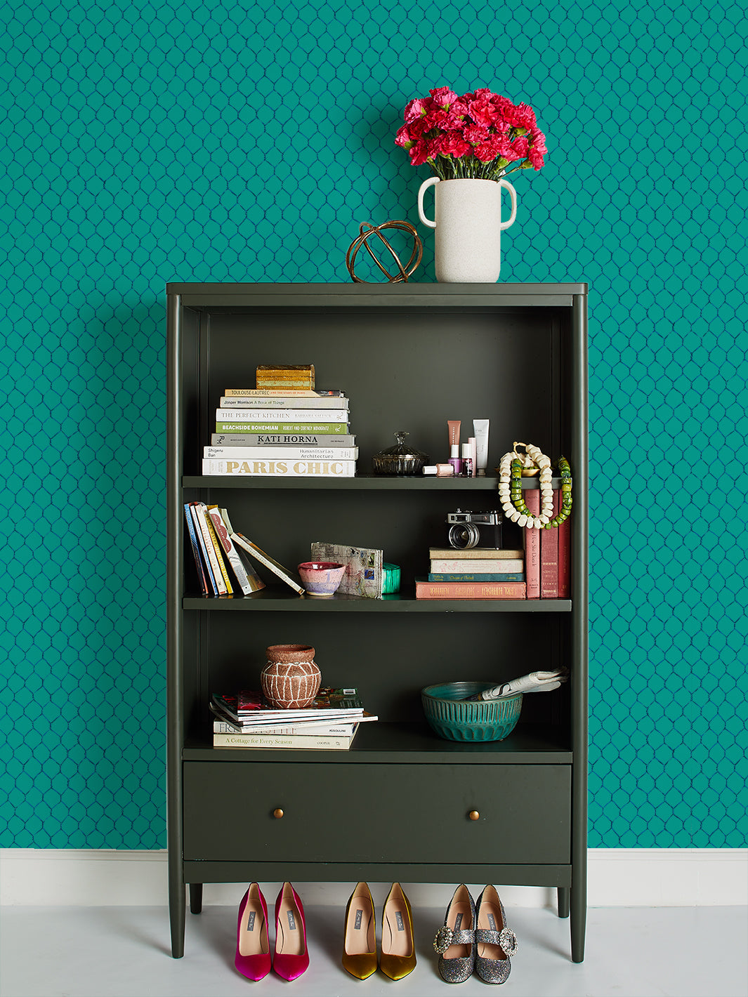 evelyns-chicken-wire-wallpaper-by-sarah-jessica-parker-sapphire-on-teal