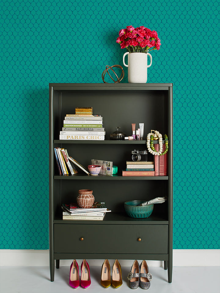 evelyns-chicken-wire-wallpaper-by-sarah-jessica-parker-sapphire-on-teal