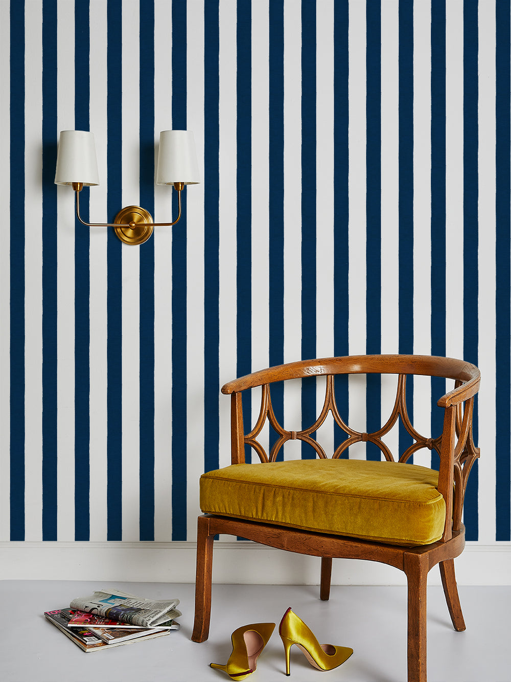 grosgrain-stripe-on-white-wallpaper-by-sarah-jessica-parker-navy