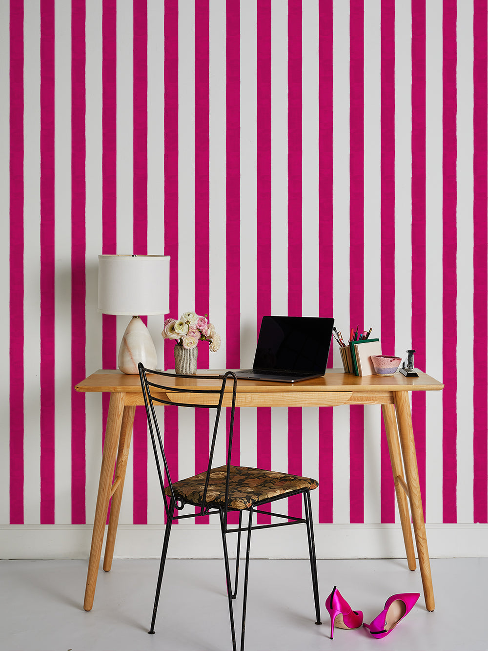 grosgrain-stripe-on-white-wallpaper-by-sarah-jessica-parker-raspberry