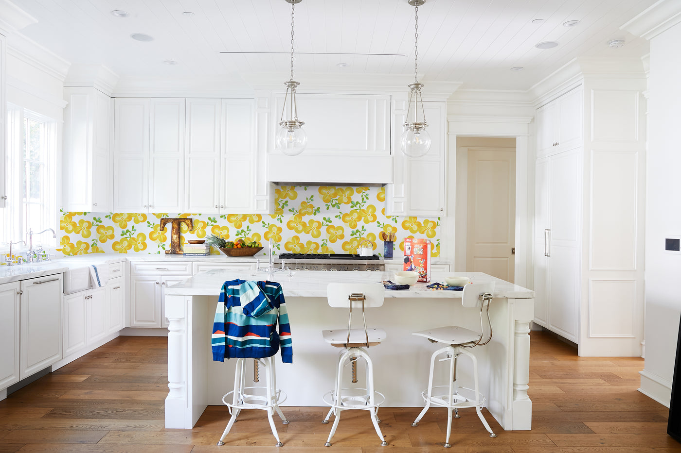 7 Kitchen Decorating Themes & Ideas To Freshen Up For Spring