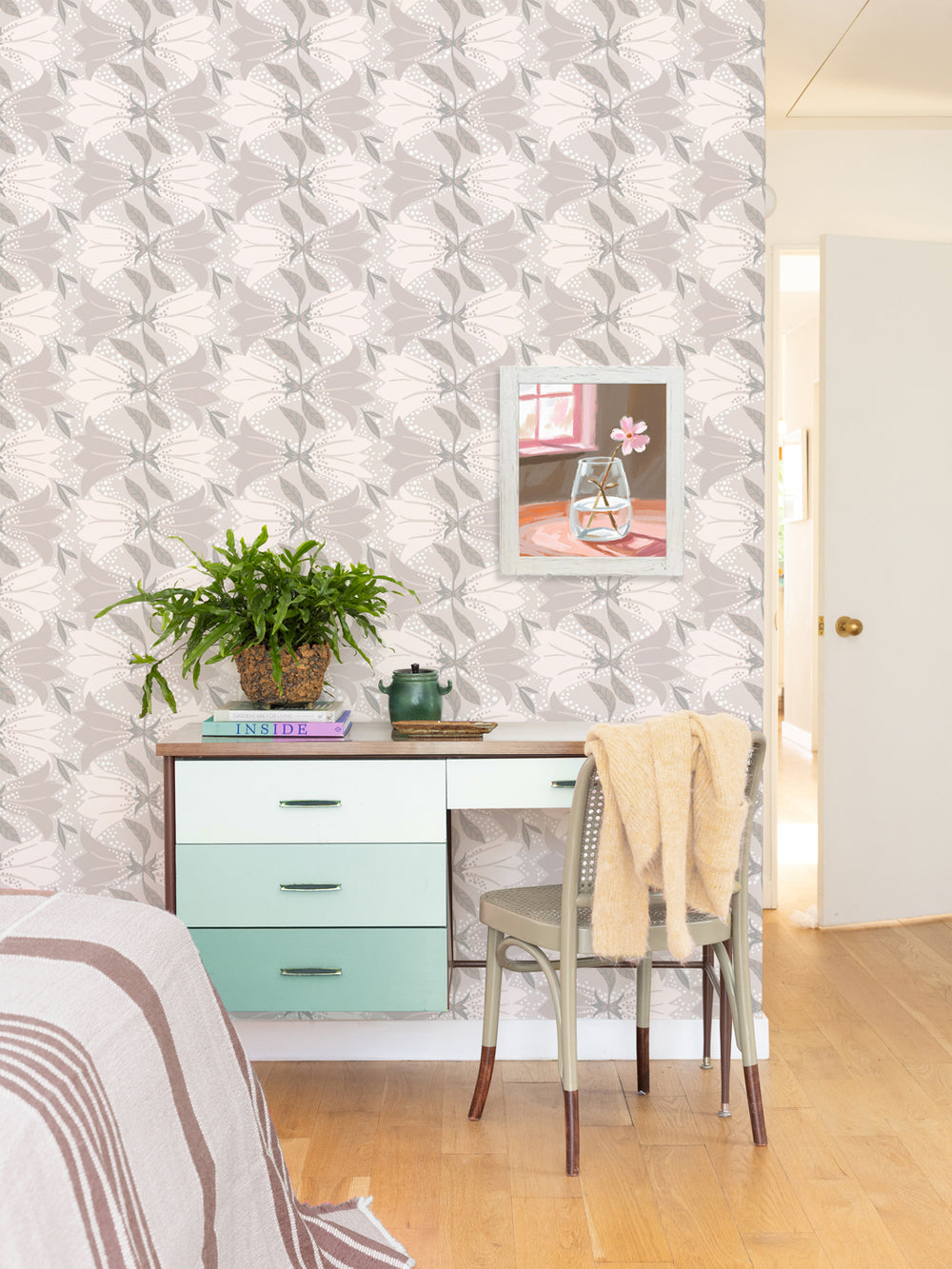 astrid-wallpaper-by-sarah-jessica-parker-oyster-pearl