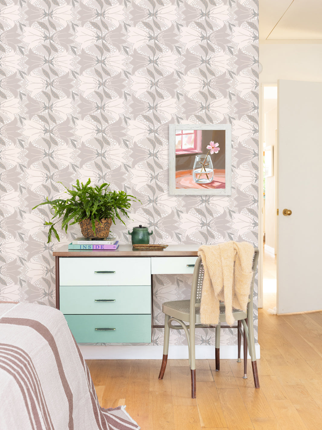 astrid-wallpaper-by-sarah-jessica-parker-oyster-pearl