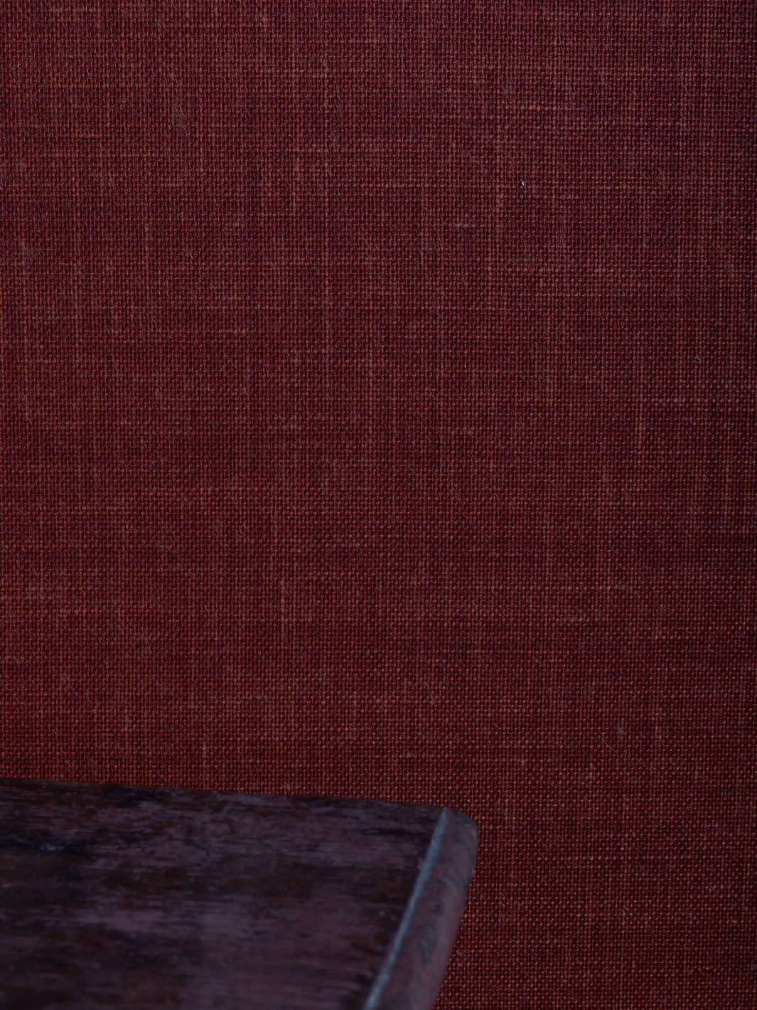 burlap grasscloth wallpaper in clay