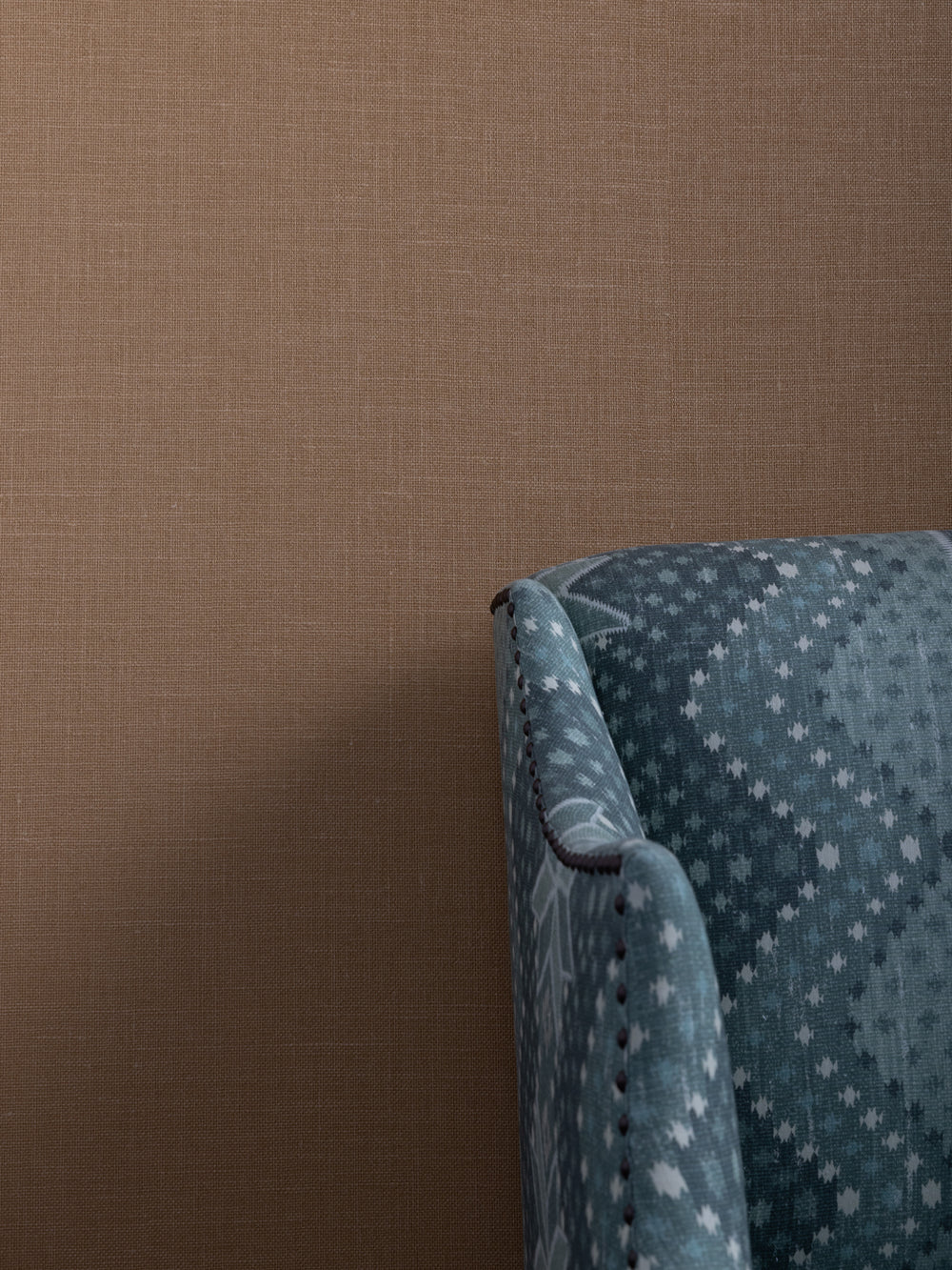 burlap grasscloth wallpaper in wicker