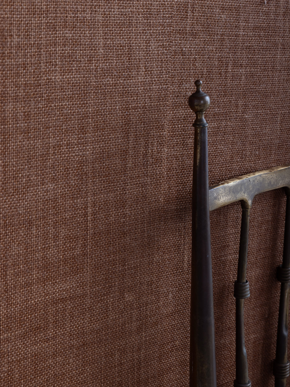 burlap grasscloth wallpaper in chestnut