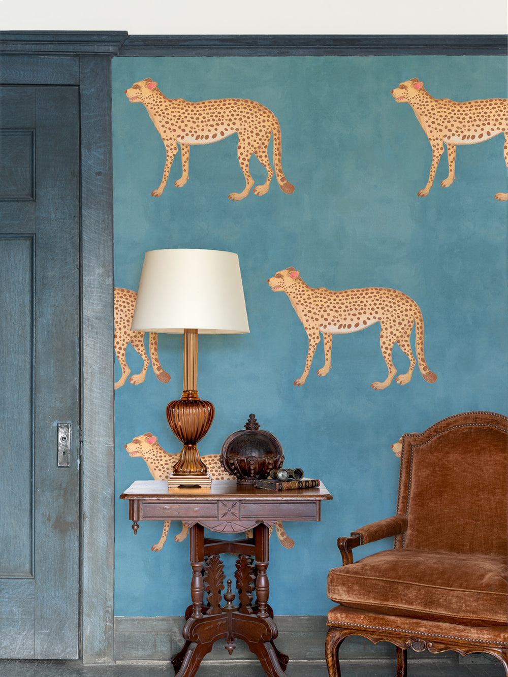 Cheetah wallpaper repeat pattern on wall with multiple tan spotted cheetahs