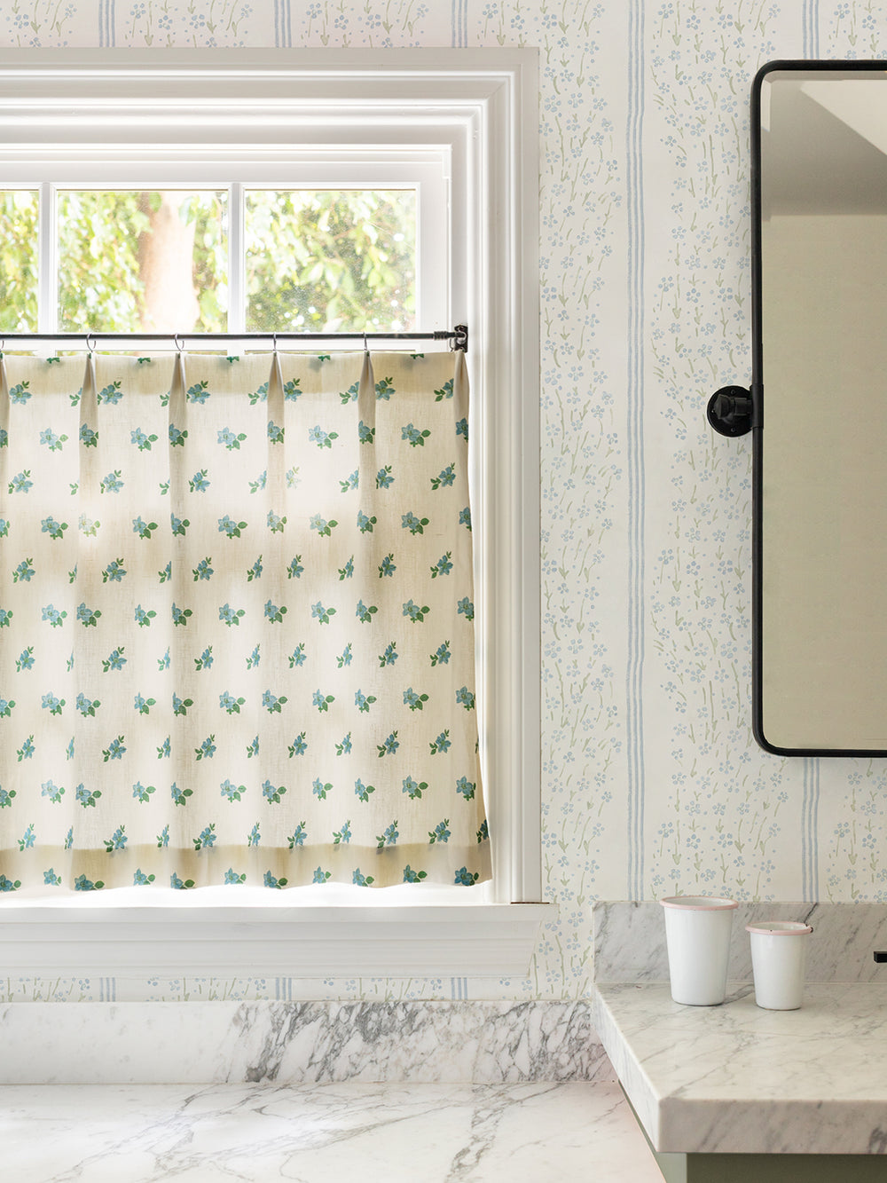 hillhouse-floral-disty-wave-wallpaper-by-nathan-turner-blue-green