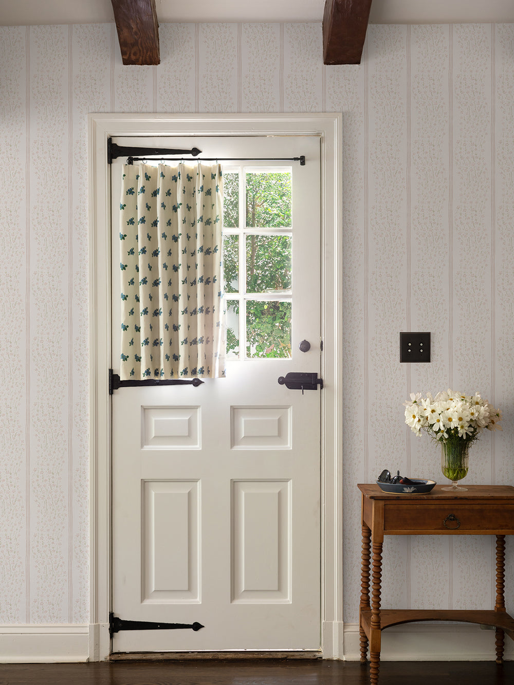 hillhouse-floral-ditsy-wave-wallpaper-by-nathan-turner-pink-green