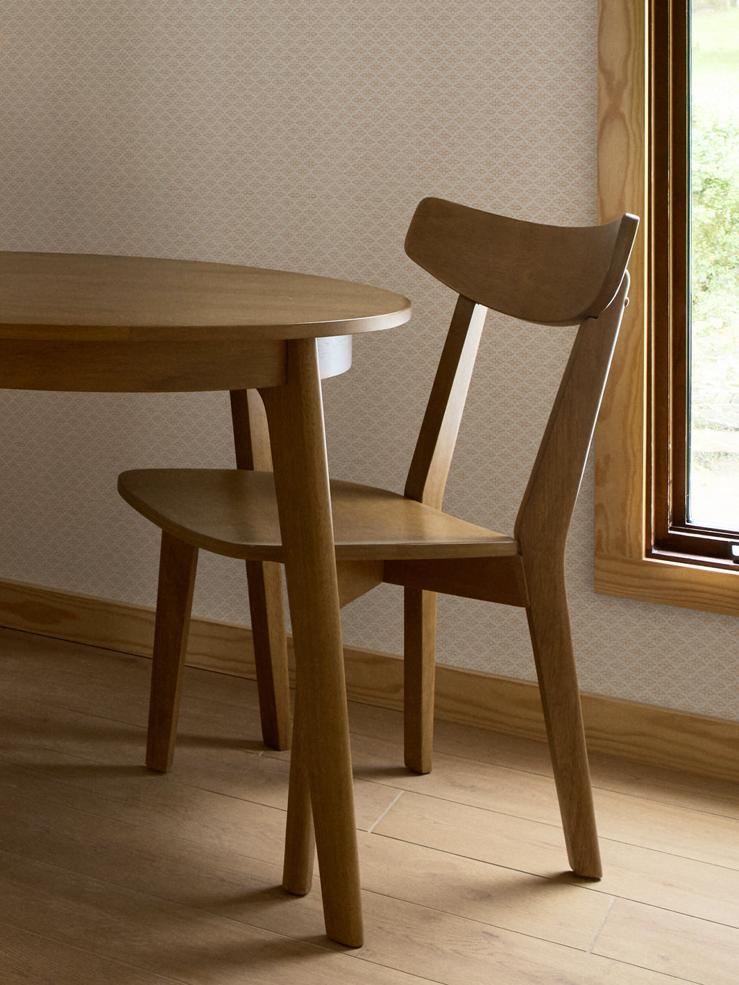 'Hyacinth' Wallpaper by Wallshoppe - Honey - Room Shot