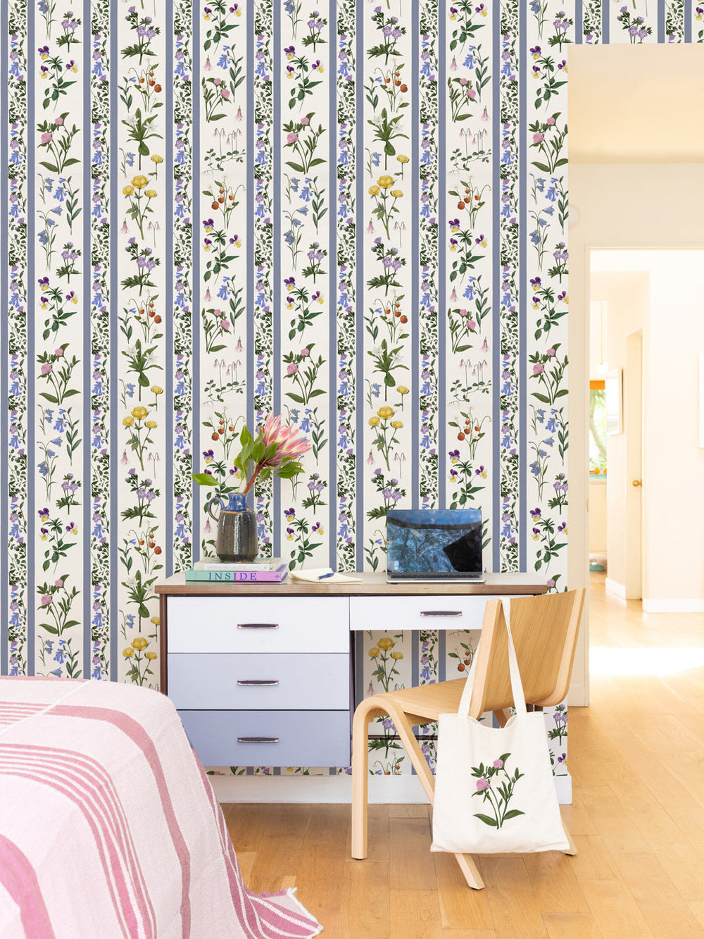 ottilia-wallpaper-by-sarah-jessica-parker-bluebelle