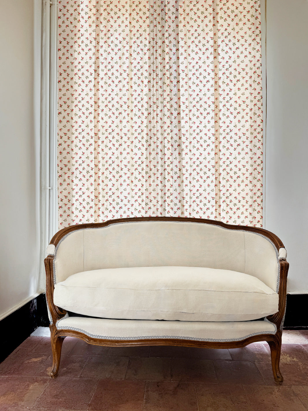 'Petit Rosebud' Linen Fabric by Clare V. - Rouge Green