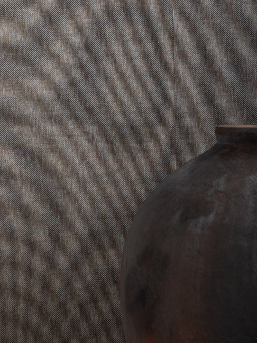 stitch two tone grasscloth wallpaper in antrasite pepper