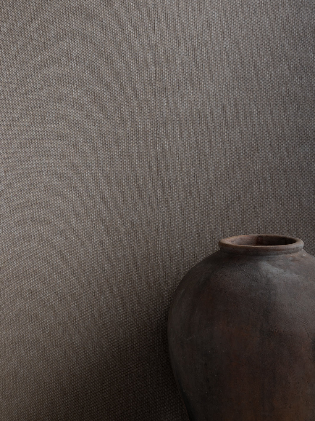 stitch two tone grasscloth wallpaper in antrasite pepper