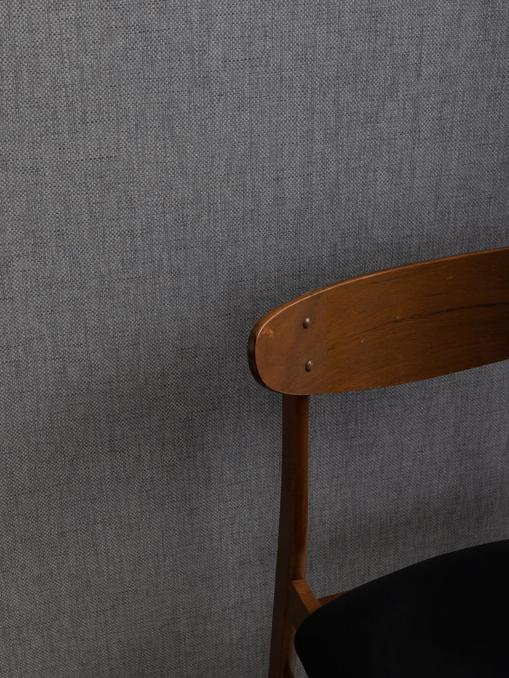 stitch two tone grasscloth wallpaper in pepper sky
