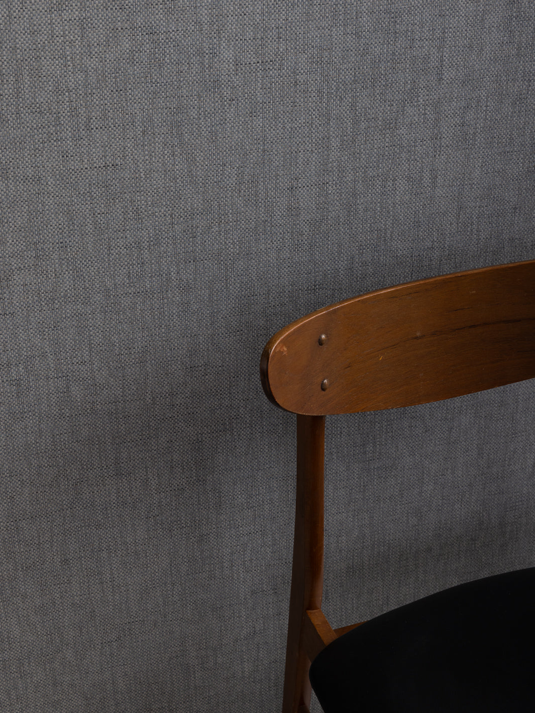 stitch two tone grasscloth wallpaper in pepper sky