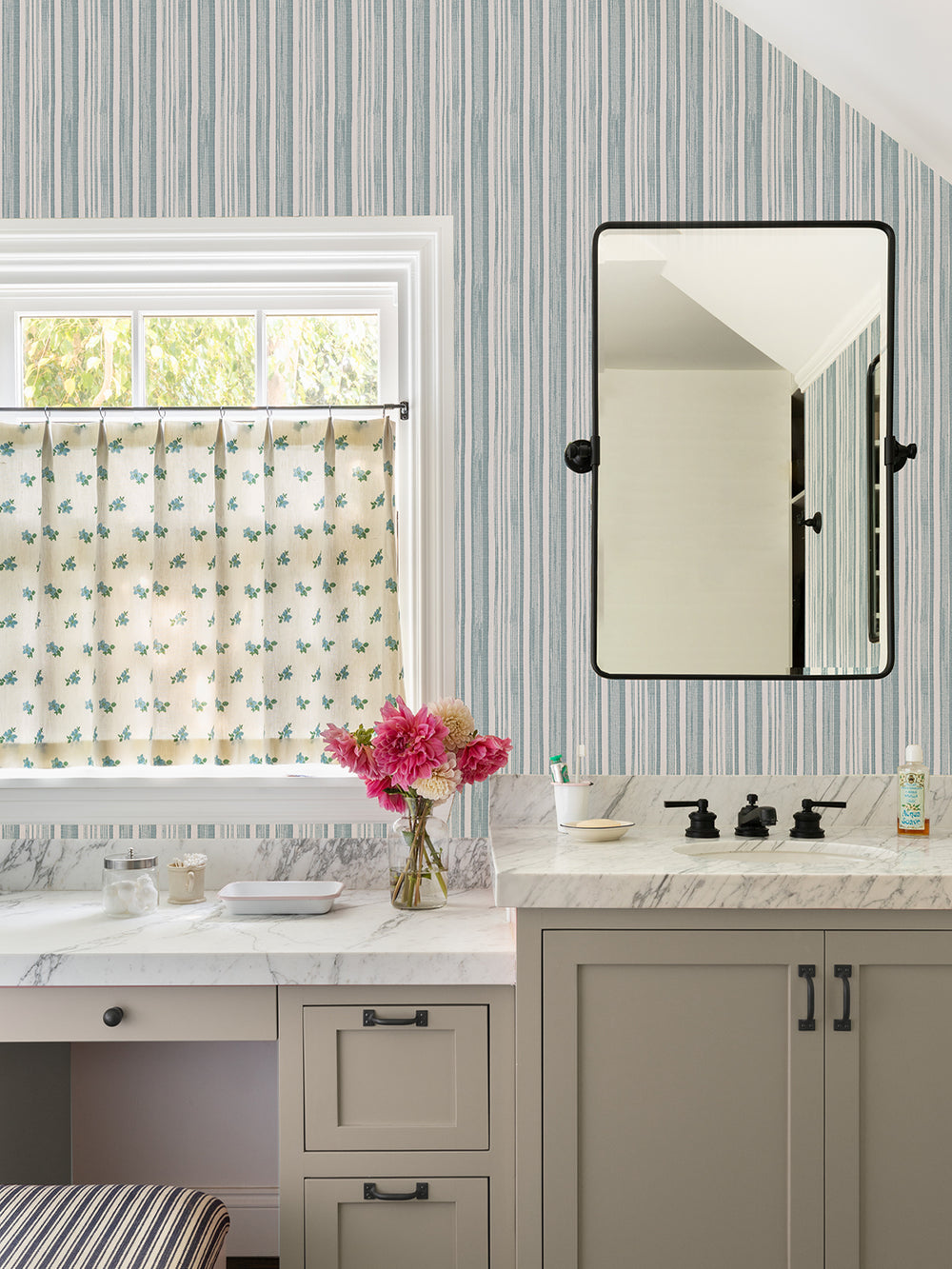 stuart-stripe-wallpaper-by-nathan-turner-seafoam
