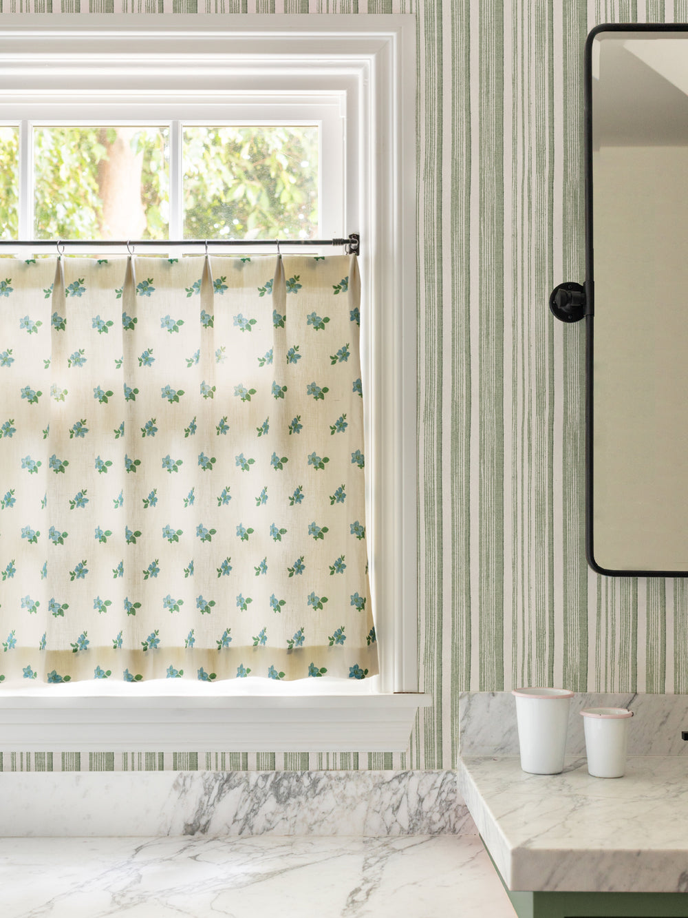 stuart-stripe-wallpaper-by-nathan-turner-lichen