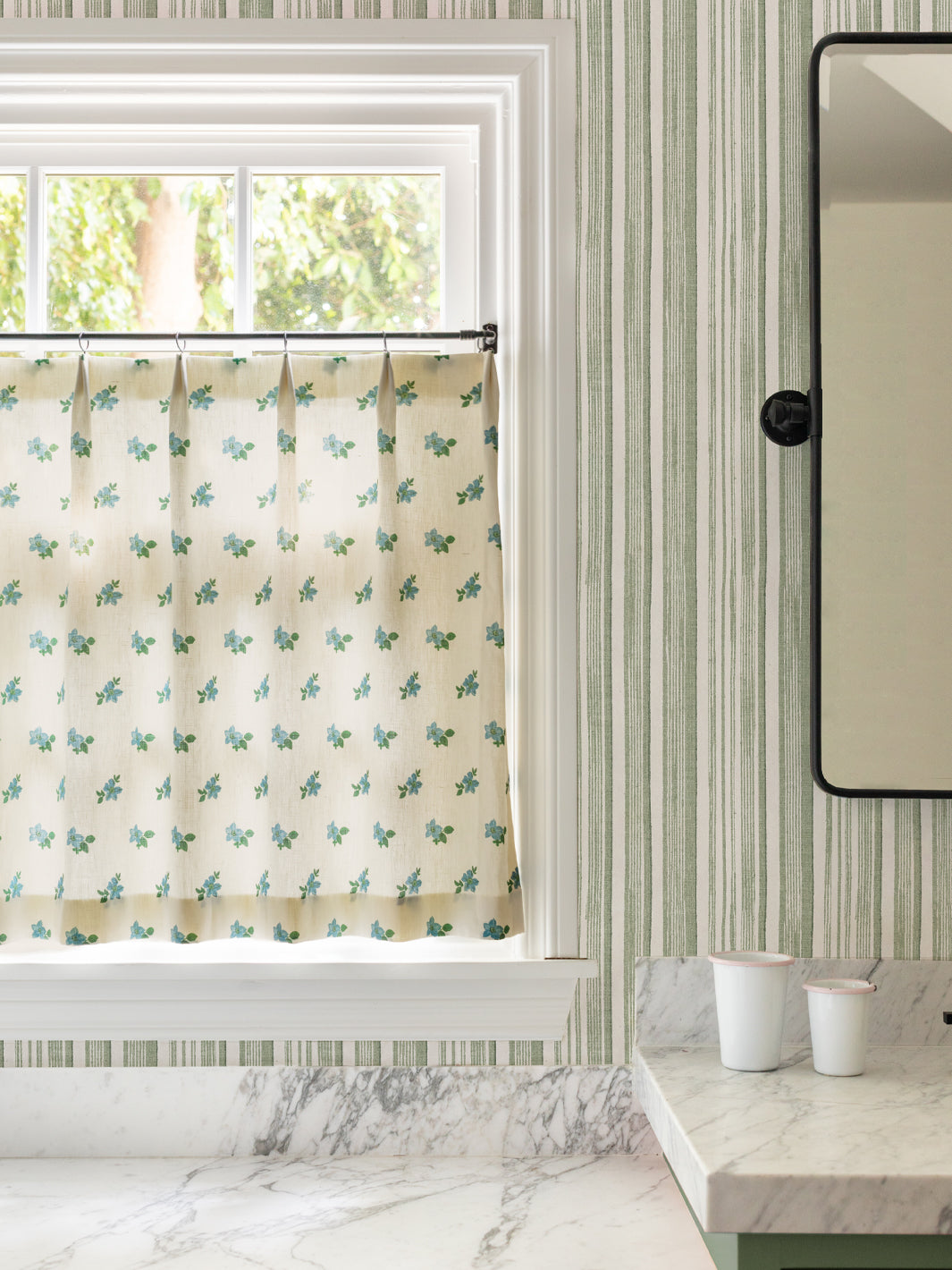 stuart-stripe-wallpaper-by-nathan-turner-lichen