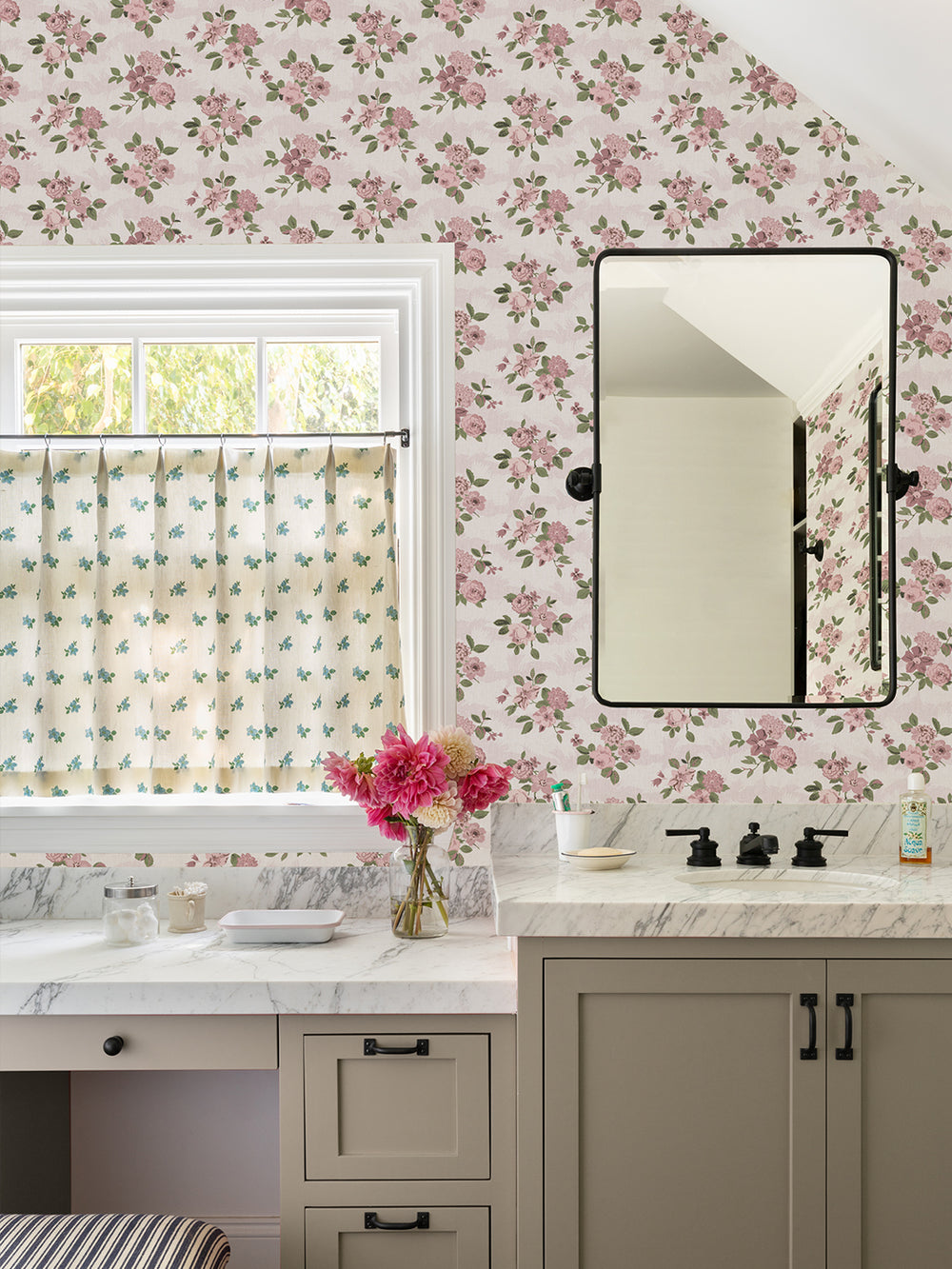 theodora-wallpaper-by-nathan-turner-pink-green