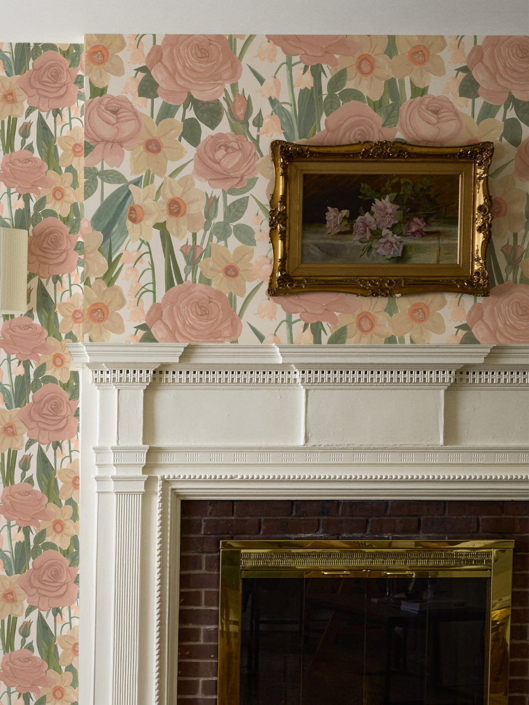 'Valley of Roses' Wallpaper in White Pastel - Room Scene