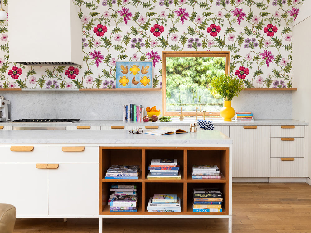vendela-wallpaper-by-sarah-jessica-parker-geranium-on-white