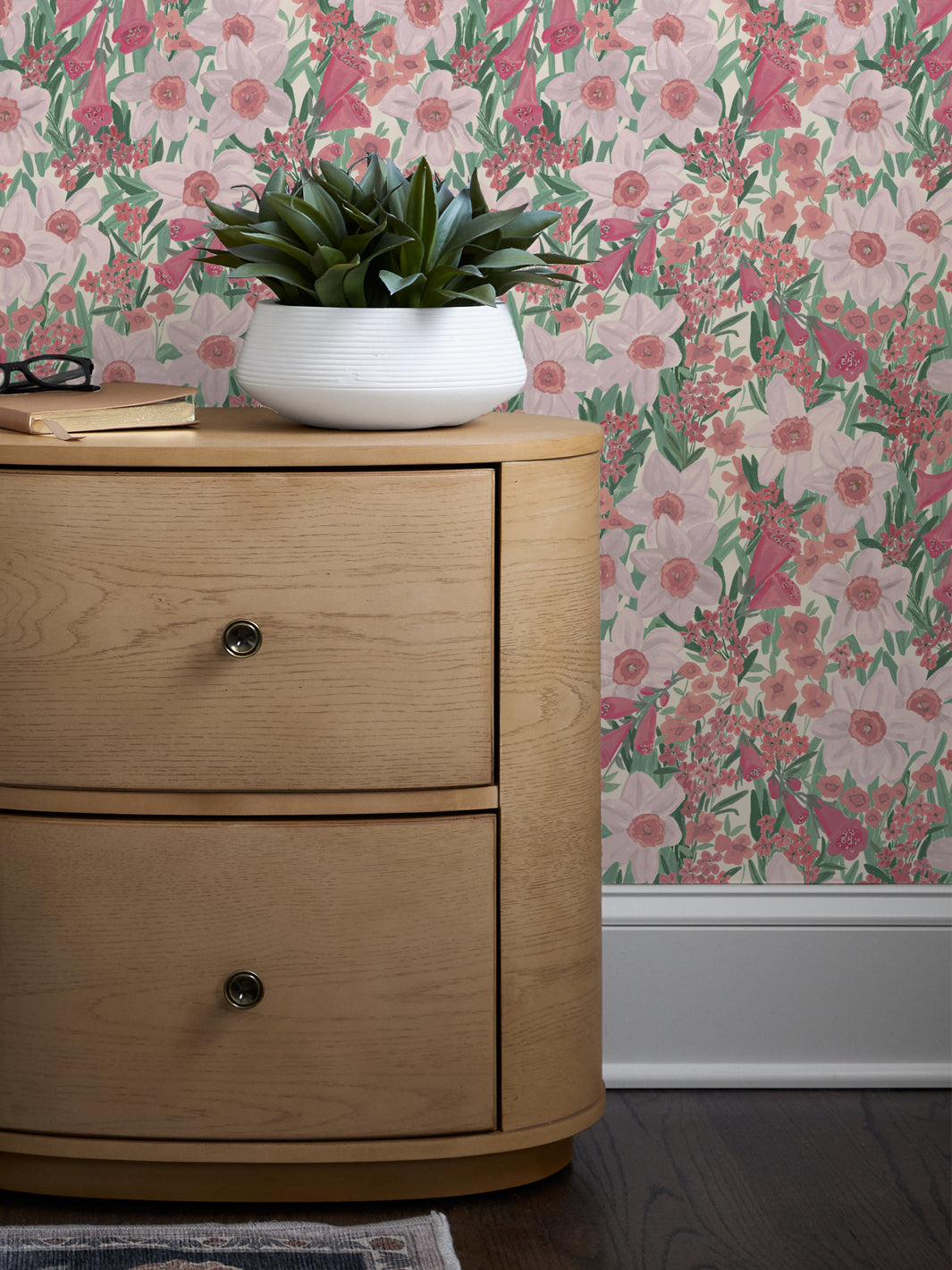 'Wild Bouquet' Wallpaper in Rose - Room Scene