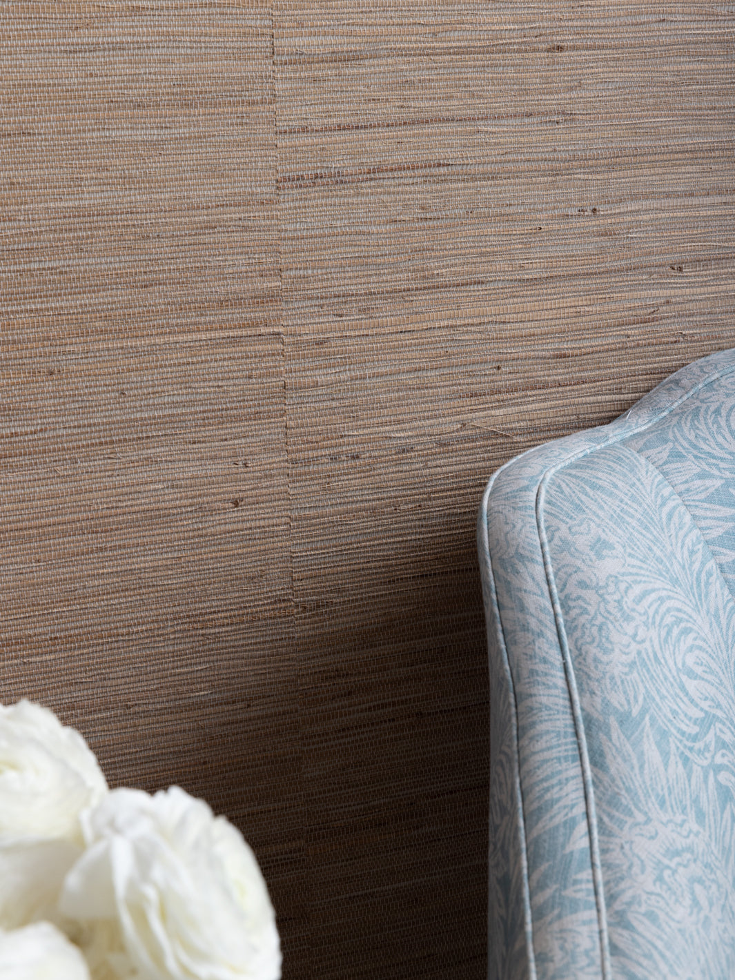 woven two tone grasscloth wallpaper in nickel
