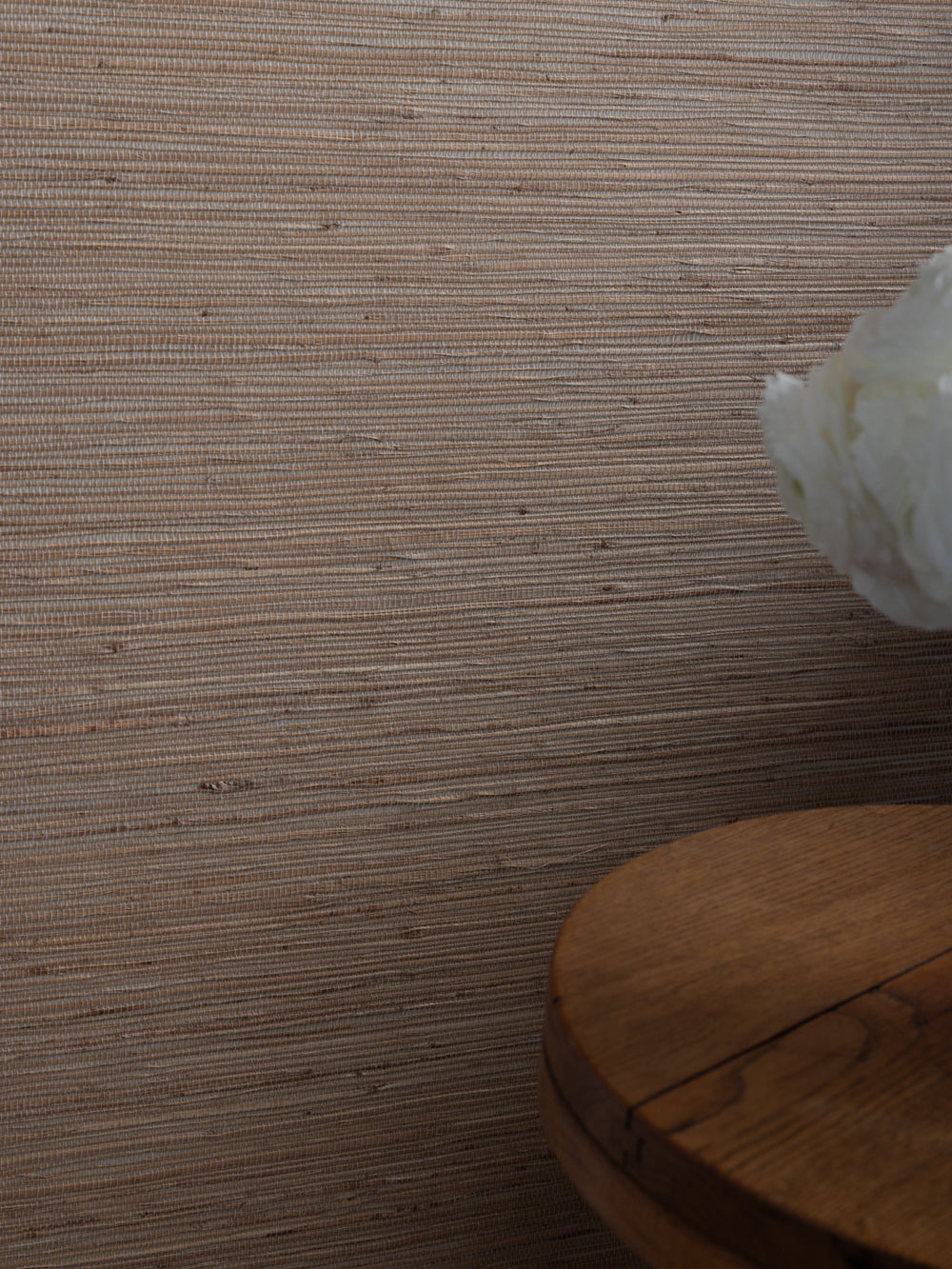 woven two tone grasscloth wallpaper in nickel