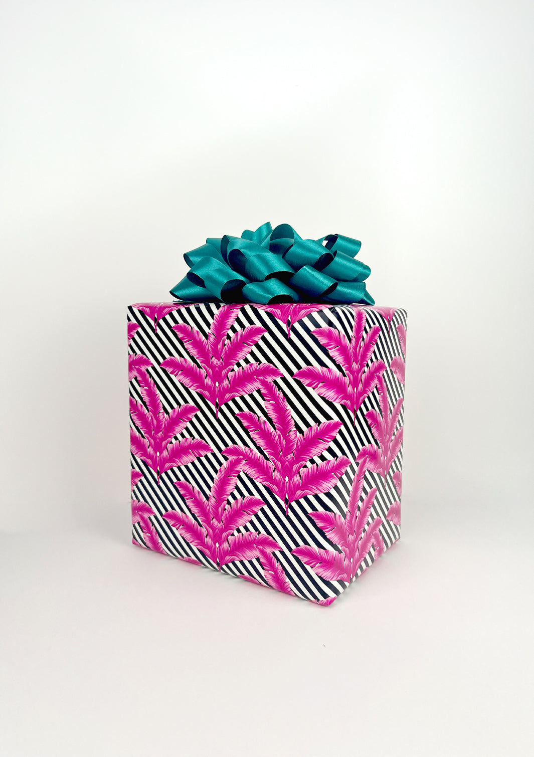 Barbiestyle™ Isla Palm Gift Wrap - 219 Barbie™ Pink & Black
