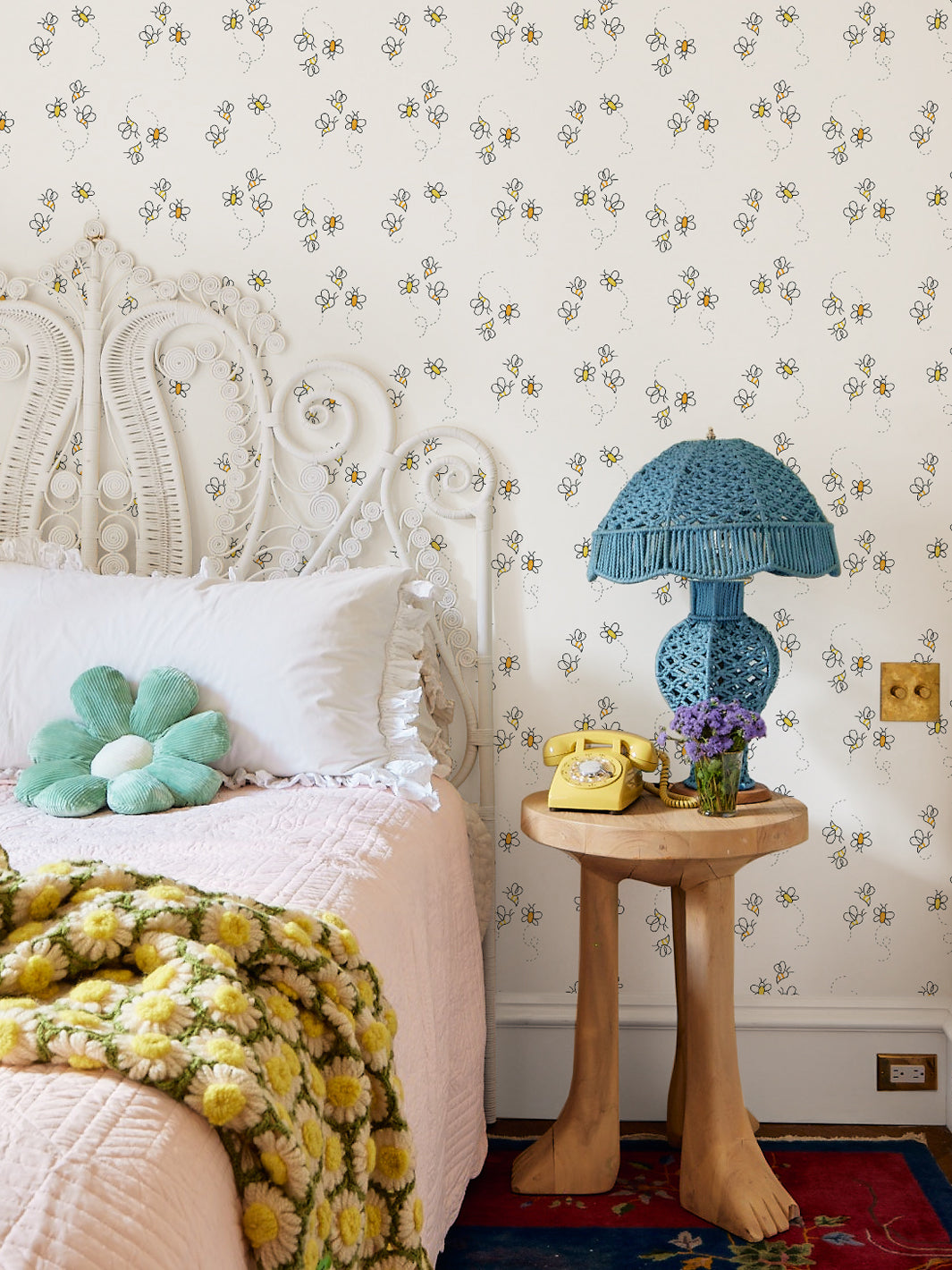 bzzz-wallpaper-by-lingua-franca-yellow