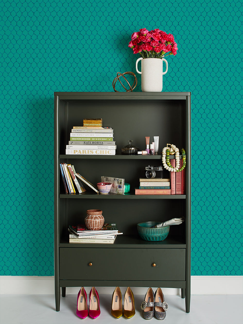 evelyns-chicken-wire-wallpaper-by-sarah-jessica-parker-sapphire-on-teal