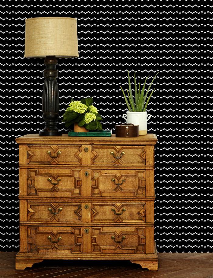 'Fes Zag' Wallpaper by Wallshoppe - Onyx