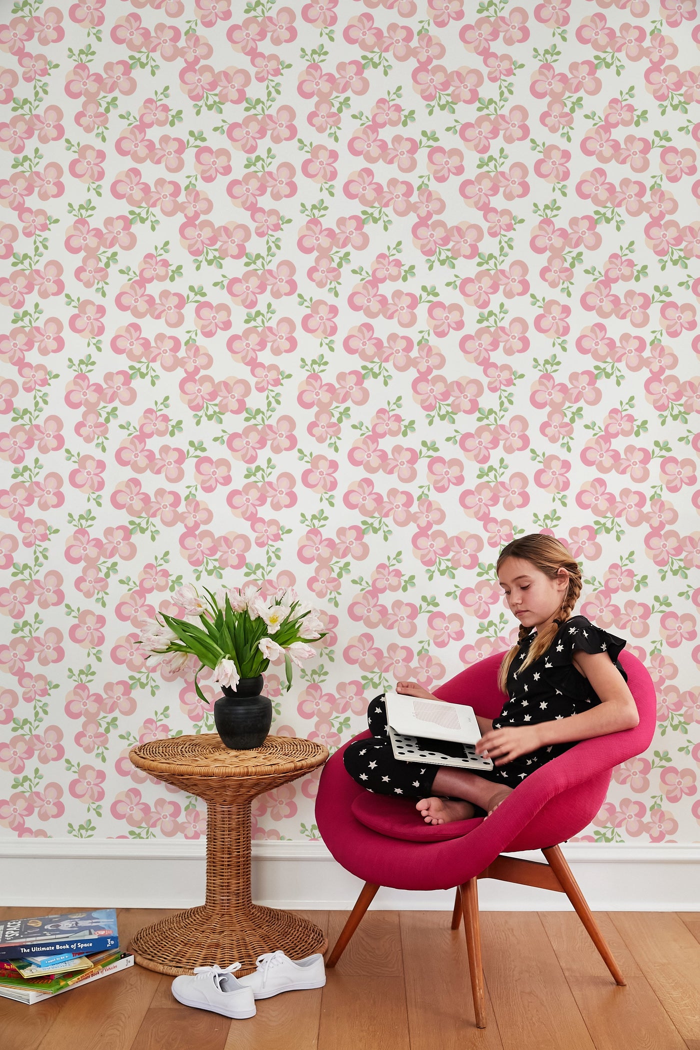 'Graphic Flower' Wallpaper by Tea Collection - Pink