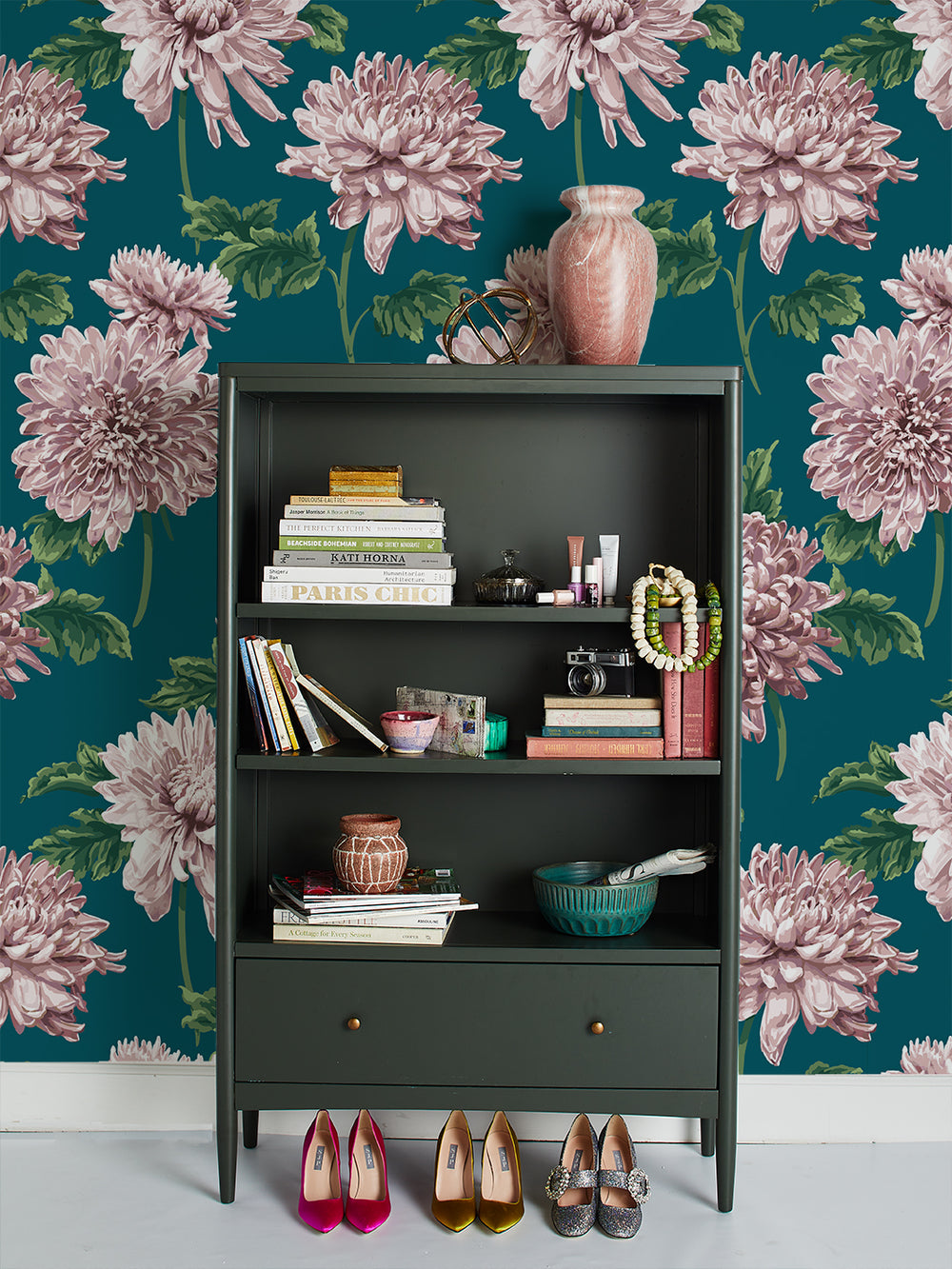 mums-for-marion-wallpaper-by-sarah-jessica-parker-peacock