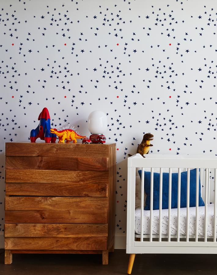 rising-star-wallpaper-navy-on-white-with-red