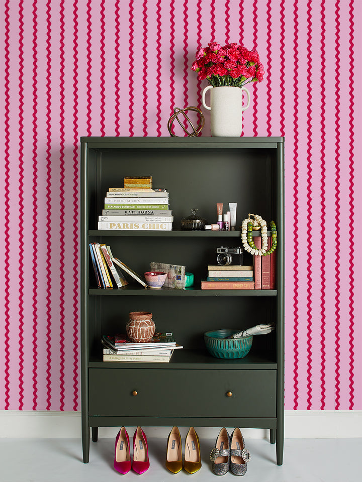 ric-rac-stripe-wallpaper-by-sarah-jessica-parker-rose-geranium