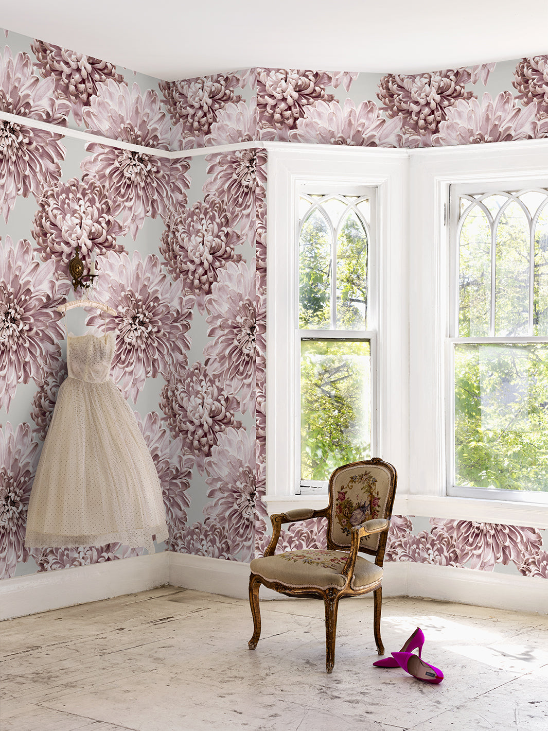 the-mums-wallpaper-by-sarah-jessica-parker-silver