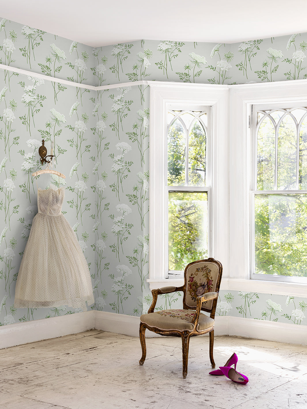 'The Queen's Lace' Wallpaper by Sarah Jessica Parker - Silver