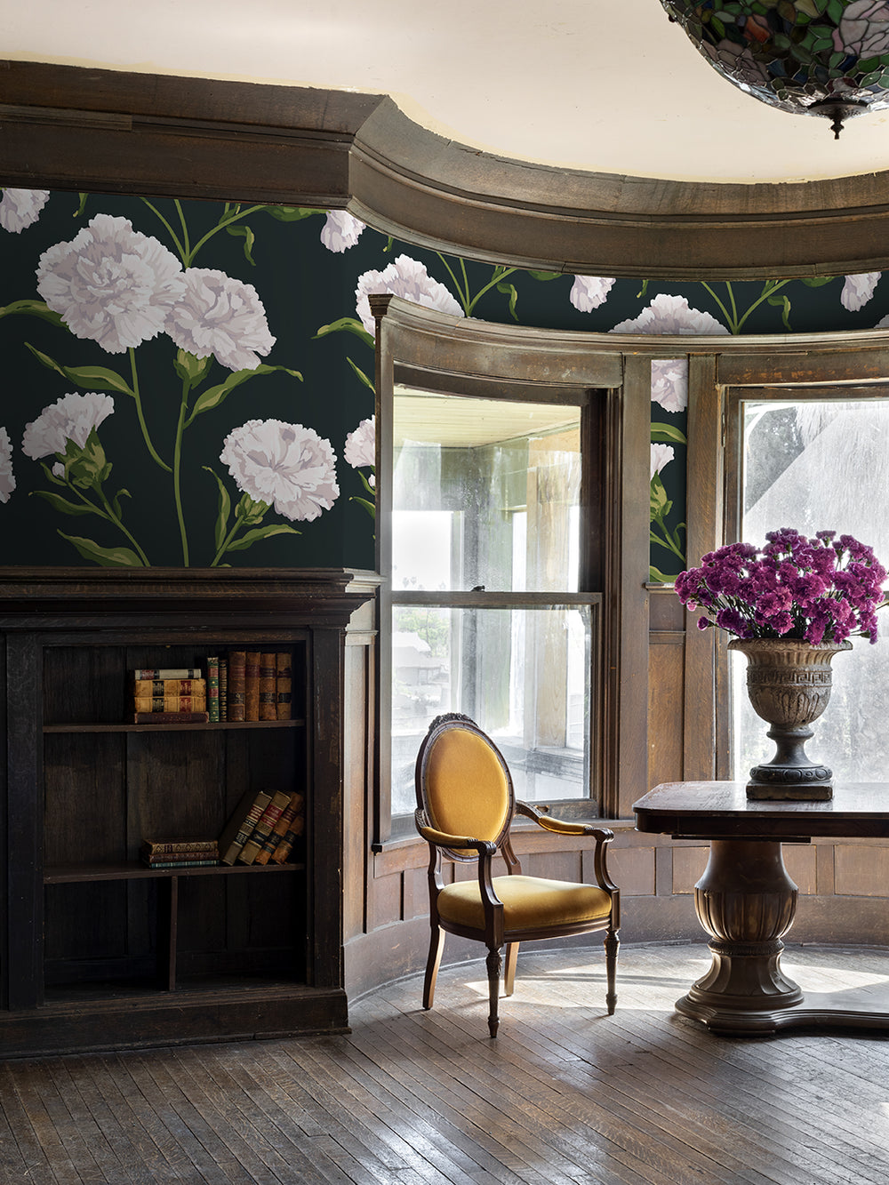 townhouse-mural-wallpaper-by-sarah-jessica-parker-pearl-on-charcoal