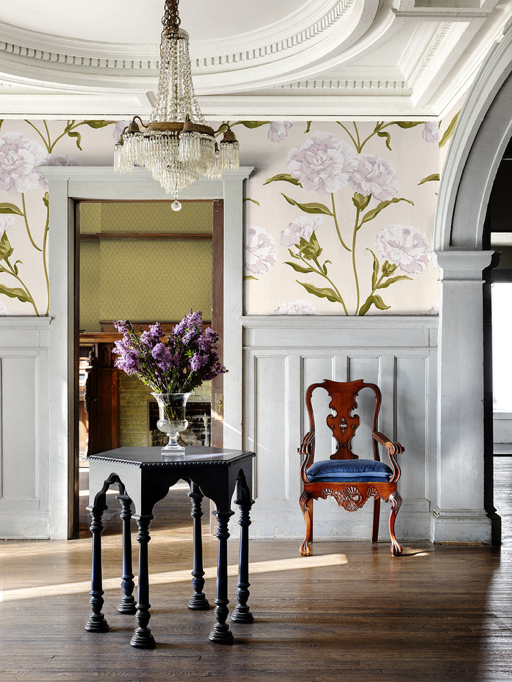 townhouse-mural-wallpaper-by-sarah-jessica-parker-pearl-on-parchment
