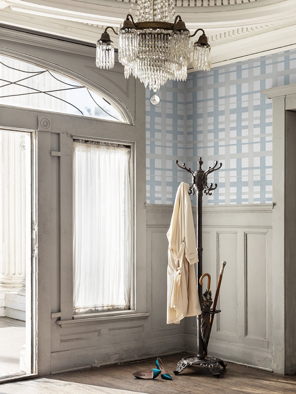 crosstown-plain-on-white-wallpaper-by-sarah-jessica-parker-silver-pearl