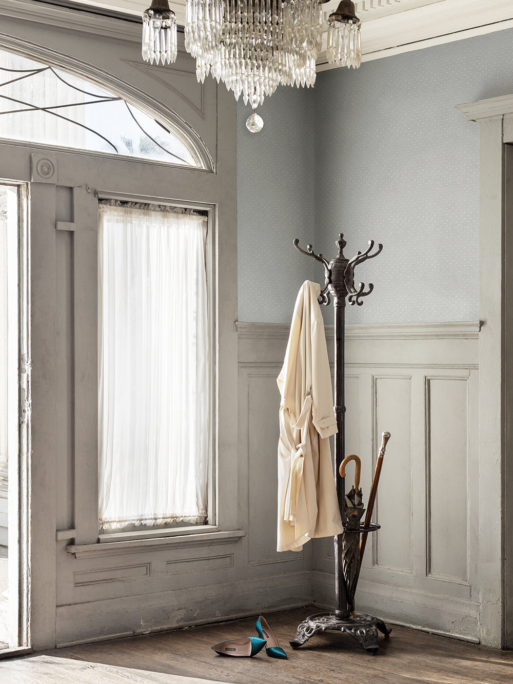 dotted-swiss-wallpaper-by-sarah-jessica-parker-silver