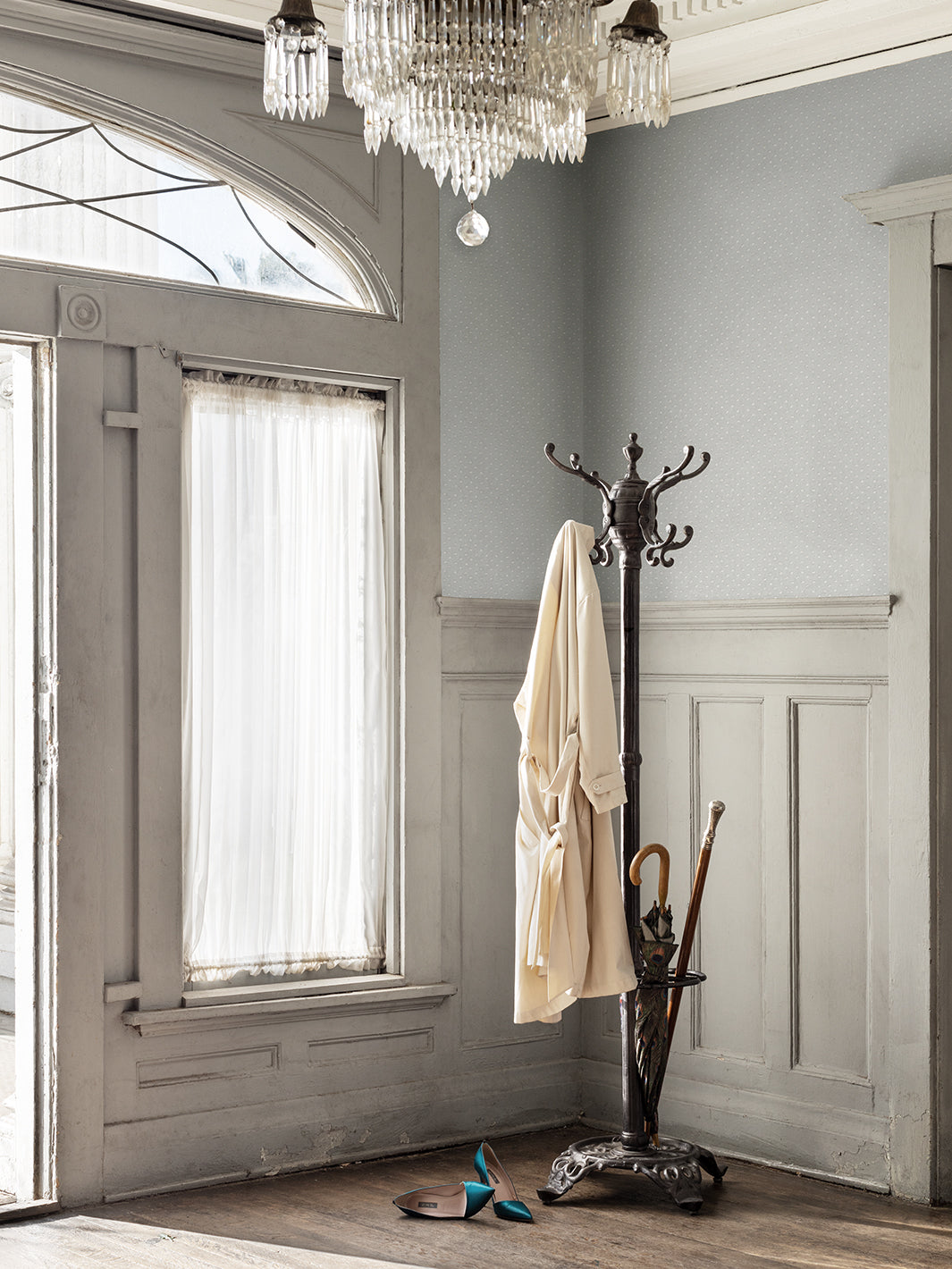 dotted-swiss-wallpaper-by-sarah-jessica-parker-silver