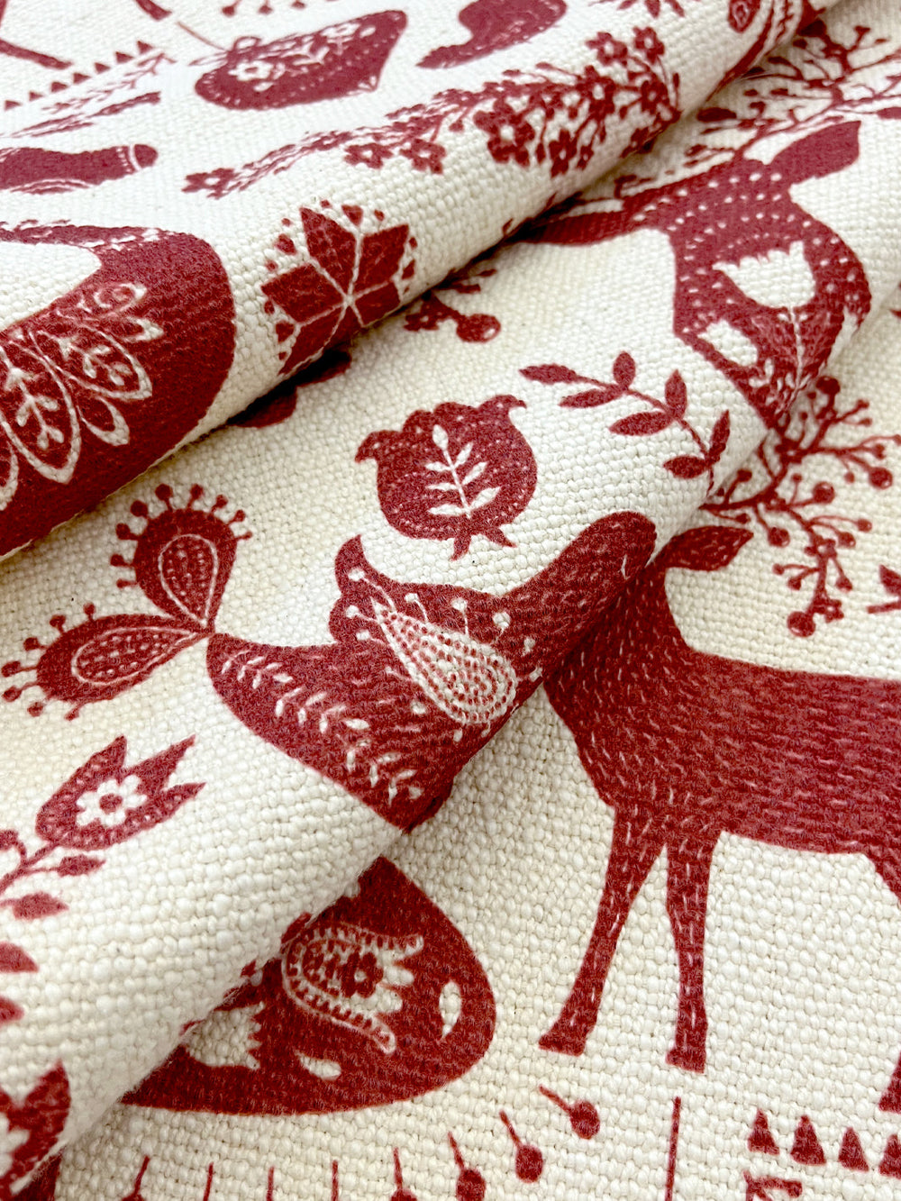 alisal holiday tree skirt red