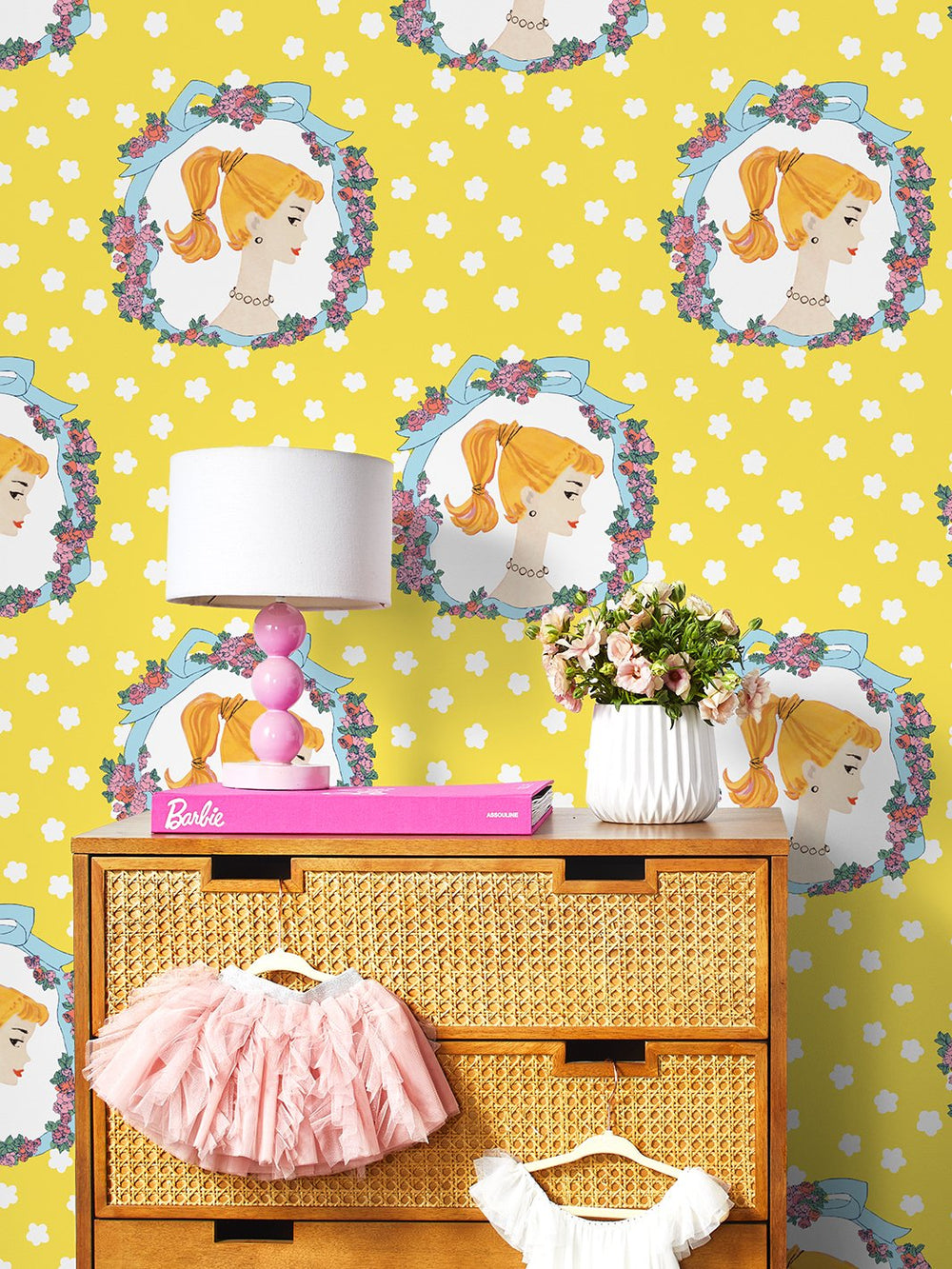 barbie-cameo-wallpaper-by-barbie-yellow