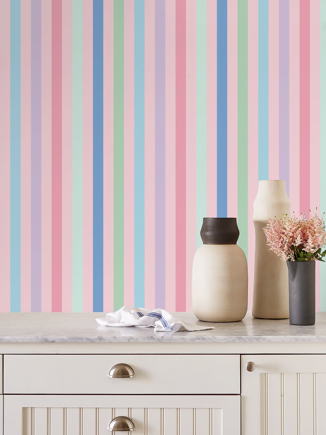 bend-and-snap-stripe-wallpaper-by-barbie-ballet-slipper