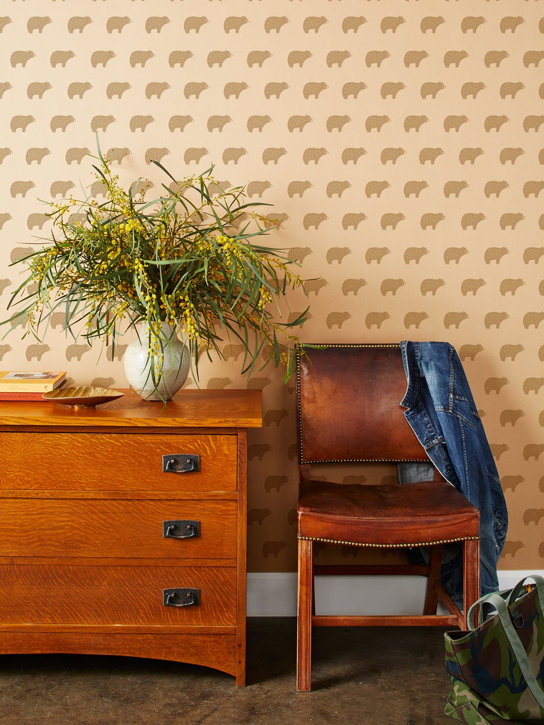 chubby bear kraft wallpaper by tea collection taupe