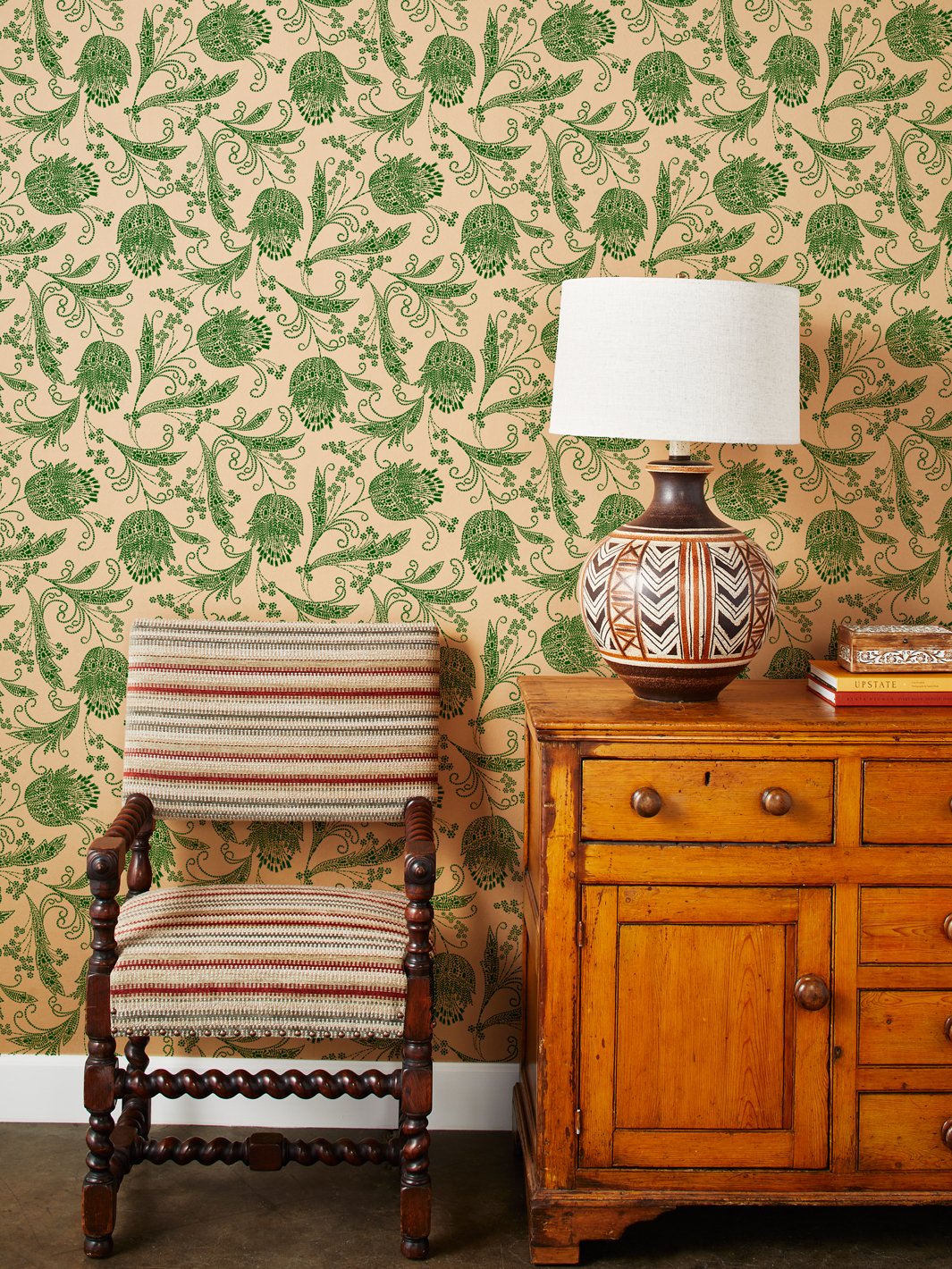 'Eleanor Rigby' Kraft' Wallpaper by Wallshoppe - Green